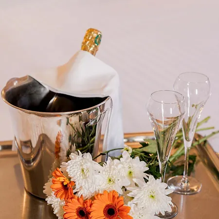Demeures & Chateaux De La Tour - & Restaurants - Auvergne Hotel 4*